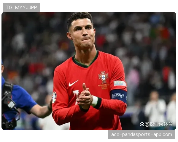 C罗赛场上狂砍进球，家里却被宠成了低调暖男，反差也太大了吧！