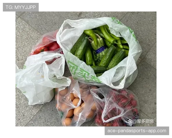 贝林厄姆开着豪车去菜市场，排队买菜那张普通人脸真是看傻我了